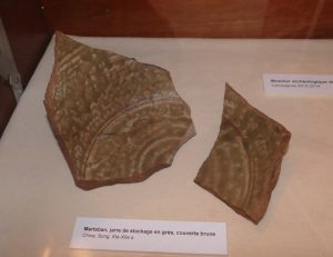Fragments de poterie chinoise découverts à Dembéni