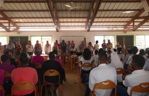 L'équipe d'enseignants autour du proviseur Louges