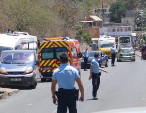 Les pompiers en attente de sécurisation de la zone