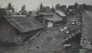 Mgombani, après la construction de la route entre la pointe Mahabou et la rue du commerce en 1986 (Crédits photo: archives départementales)