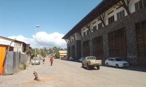 Le boulevard qui traverse Mgobani porte encore le nom de 