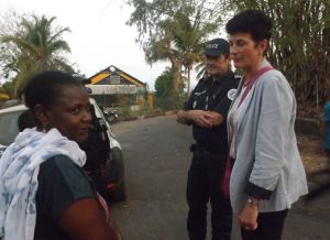 Florence Ghilbert-Bezard croise les habitants du quartiers et les professionnels qui racontent que les clients ne veulent plus monter