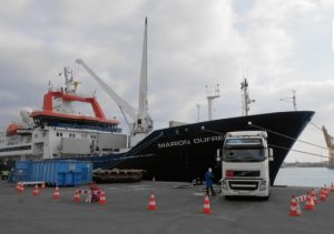 Le Marion Dufresne à quai à La Réunion (Crédits photo: Le JIR)