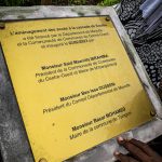 Plaque commémorative de l'inauguration du nouveau sentier d'accès à la plage de Soulou