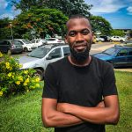 Jeune homme posant en portait