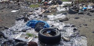 Déchets, eau, pollution, lagon