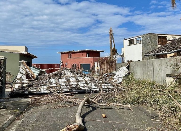 Mayotte, Chido, cyclone, destruction, toit envolé, 
