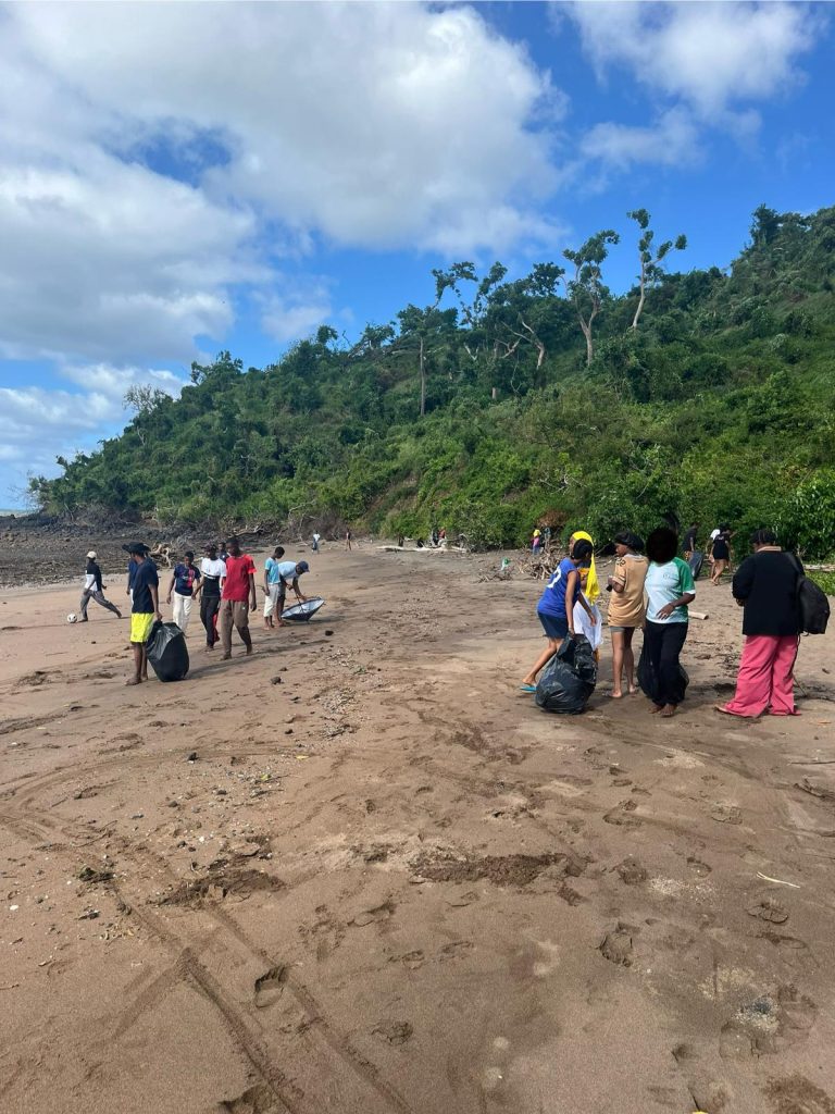 Mayotte, déchets, enseignants, EPS, lycée des lumières, hamaha beach, plage,