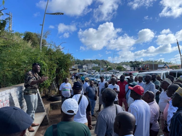 Grève, taxi, Caribus, transport, Mayotte