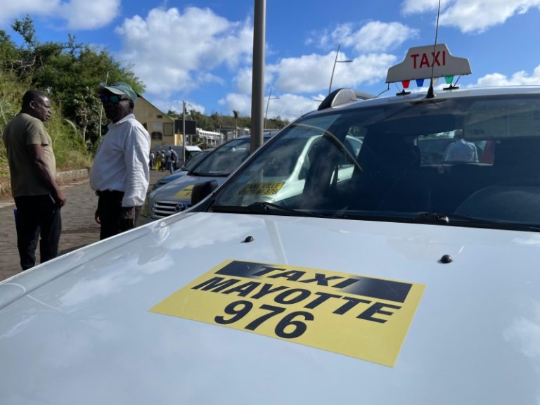 Grève, taxi, Caribus, transport, Mayotte