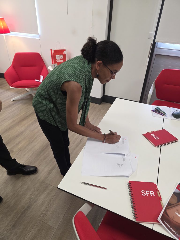 Mayotte, Safee, SFR, téléphone, sécurité, boitier,