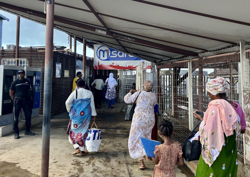 Mayotte, Mamoudzou, M'Safara, bus, barge, gare maritime,