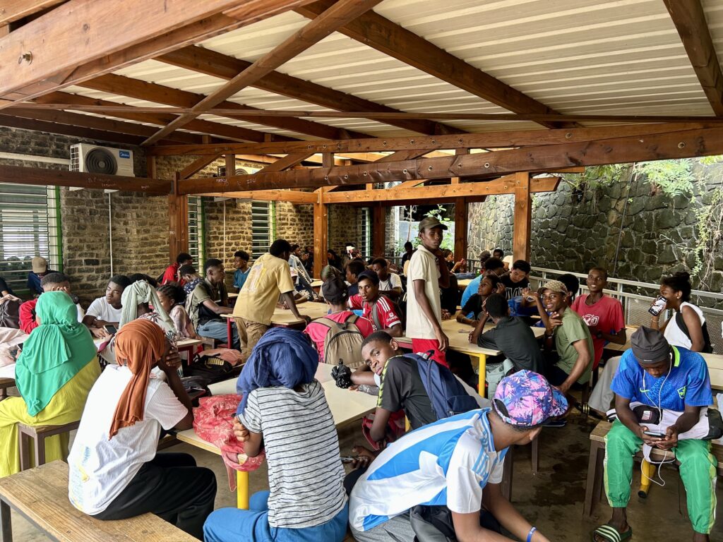 Mayotte, préau, élèves, lycée, 