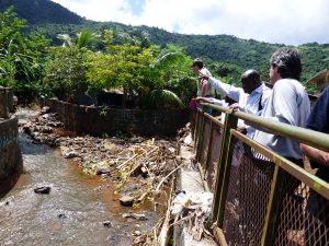 L'eau a atteint la barrière