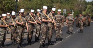 Comme le veut la tradition, la lente marche des légionnaires fermera le défilé des forces humaines