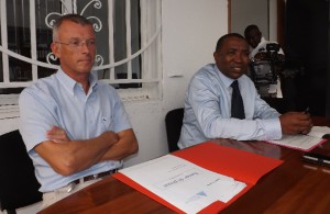 Jean Veron, le directeur de la CSSM et Salim Naouda; président du conseil, présent les projets de la caisse