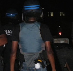 Police à Kawéni de nuit