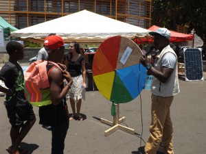 La roue de l'énergie et ses questions pièges, le 12 octobre dernier à mamoudzou : oui, nos télés en veille consomment de l'électricité