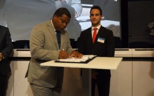 Daniel Zaidani signe la création du réseau RUP contre le chômage