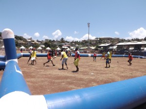 Le terrain de football gonflable déployé par la ligue de Mayotte pour la fête du sport