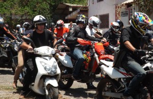 Le convoi est parti du Barakali pour l'aéroport via l'amphidrome, pour accompagner Jojo pour son dernier voyage en octobre 2014