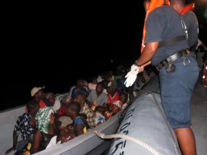 Interception d'un kwassa par la Police aux Frontières dans les eaux mahoraises