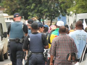 Rapprocher les forces de l'ordre de la population...