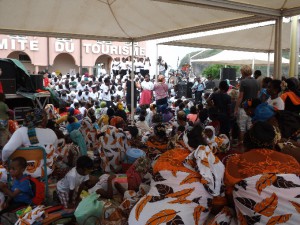 La chorale du collège de Mgombani chante les droits des enfants