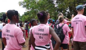 Teeshirts roses de rigueur au collège de Koungou