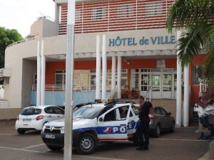 Mairie de Mamoudzou au moment où démarre la réunion de crise