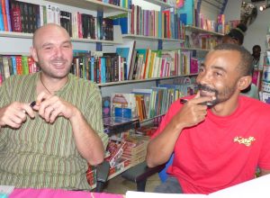 Michel Foret et Faïssoili Maliki lors des dédicaces