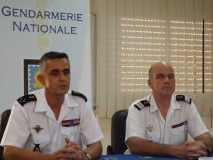 Le général de corps d'armée Soubelet et le colonel Gouvart, commandant la gendarmerie à Mayotte
