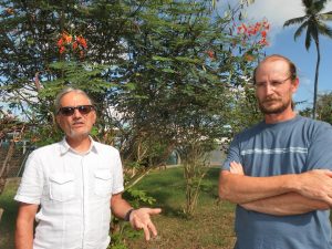 François Fromard et son collègue chercheur à Mayotte