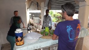 François Xavier Drouet donne des conseils lors des répétitions