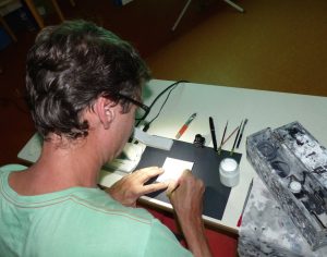 Fred Theys dessine en direct et au fil de la narration