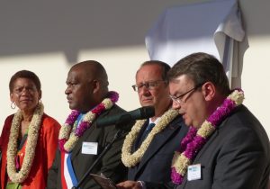 Inauguration de l'aérogare de Pamandzi en août 2014 par François Hollande et Youssef Sabeh vice-président de SNC Lavalin
