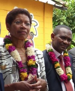 Le député Aboubacar et la ministre Pau-Langevin à Mayotte