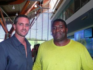 Le producteur-réalisateur-comédien Marvin Sither en compagnie d'Adrien Michon, CCAS de Pamandzi