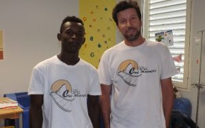 Anthoni Boche, le fondateur de Ciné Musafiri, et Tim Ahamadi, projectionniste
