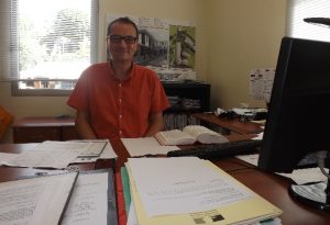  Jean Louis Copin veille au bon déroulement de la préparation du scrutin