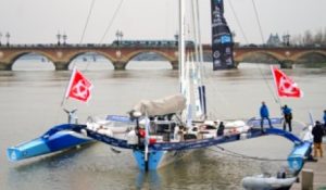 Le "Race for water Odyssey" devant le pont de pierre à Bordeaux (photo Patrick Servent)