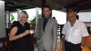 Ersi Volonaki, PDG du groupe Sodifram, Marc Berlioz directeur d'exploitation de Bourbon distribution Mayotte et Sam Aziz, président du groupe Somaco