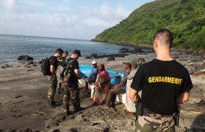 Le kwassa qui a débarqué une quizaine de passagers sur la plage à l'est de l'îlot Mtsamboro