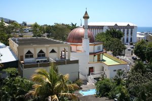 La Mosquée Moufia de Saint-Denis (Crédits photo : Thierry Caro/ Wiki Commons) http://commons.wikimedia.org/wiki/File:Mosqu%C3%A9e-Moufia-2512.JPG#/media/File:Mosqu%C3%A9e-Moufia-2512.JPG