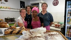 L'équipe du P'tit Gourmand, la boulangerie à succès de l'aérogare