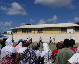 Des parents à l'écoute du commissaire