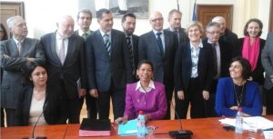 La signature la ministre des Outre-mer qui a créé le PLOM, en mars 2015