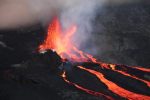 L'éruption du Piton de la fournaise ce dimanche 17 mai 2015 (Crédits photo: JIR)