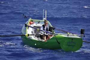 Serge Girard sur le bateau avec lequel il devait faire la traversée entre Madagascar et le continent africain