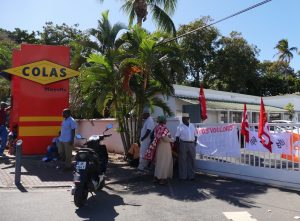 Grève et blocage au siège Colas à Kawéni